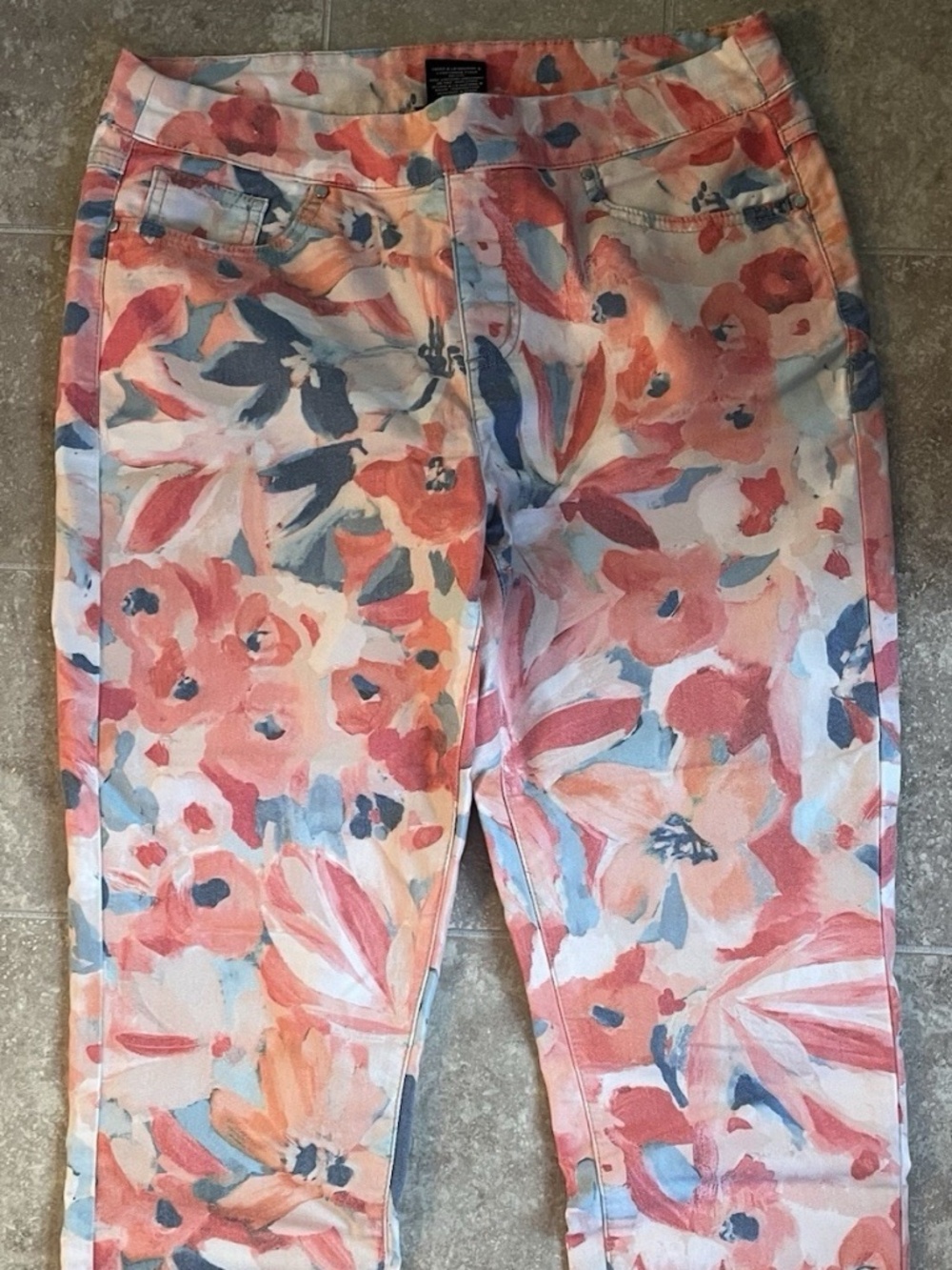 Tribal capri size 8 excellent condition!